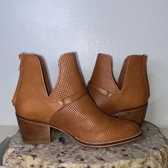 Journee Signature Women’s Shaw Leather Buckle Accent Bootie-Cognac-Size 6 - Picture 11 of 16